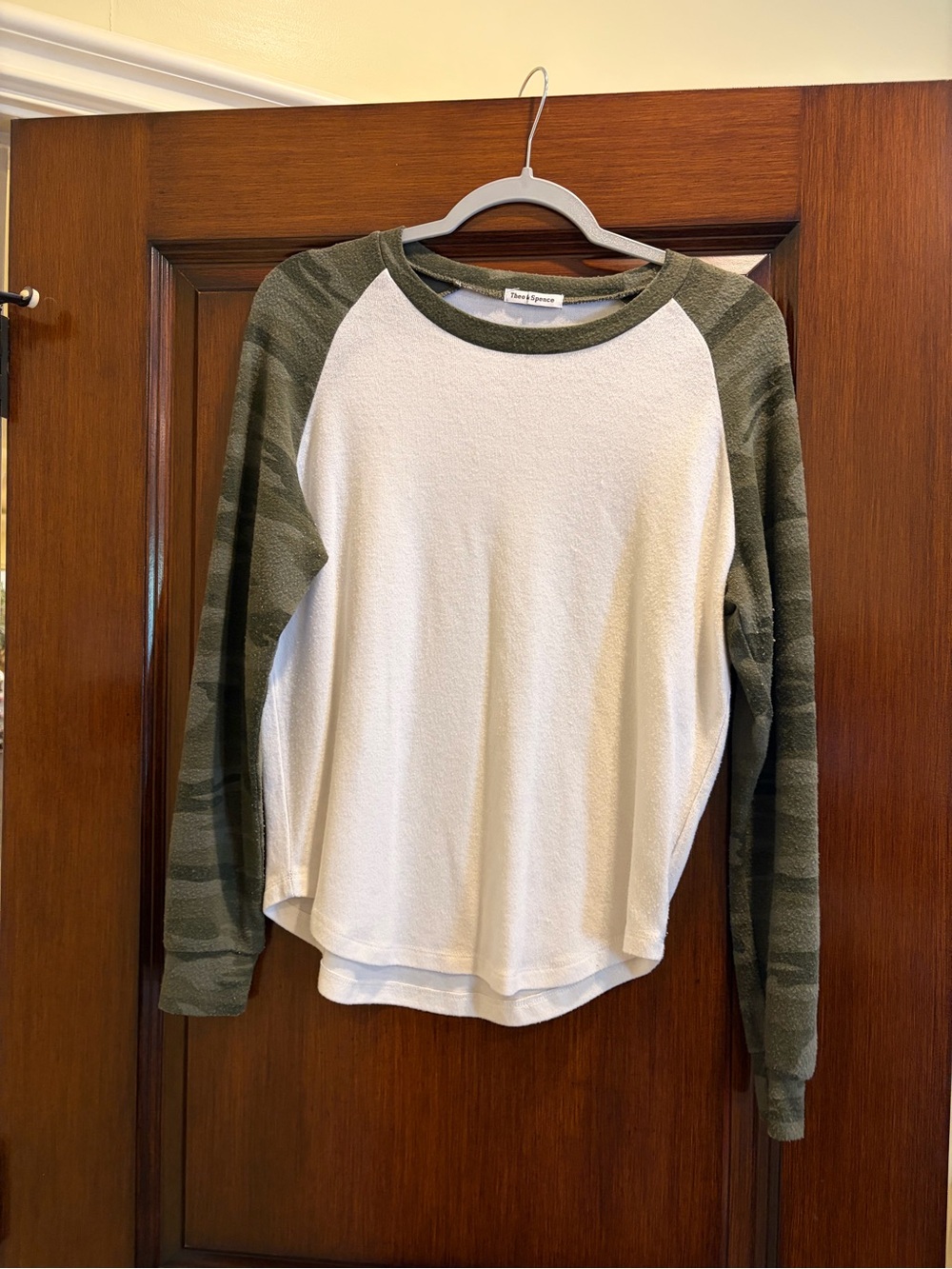 Time & Tru White & Olive Camo Raglan Sweatshirt